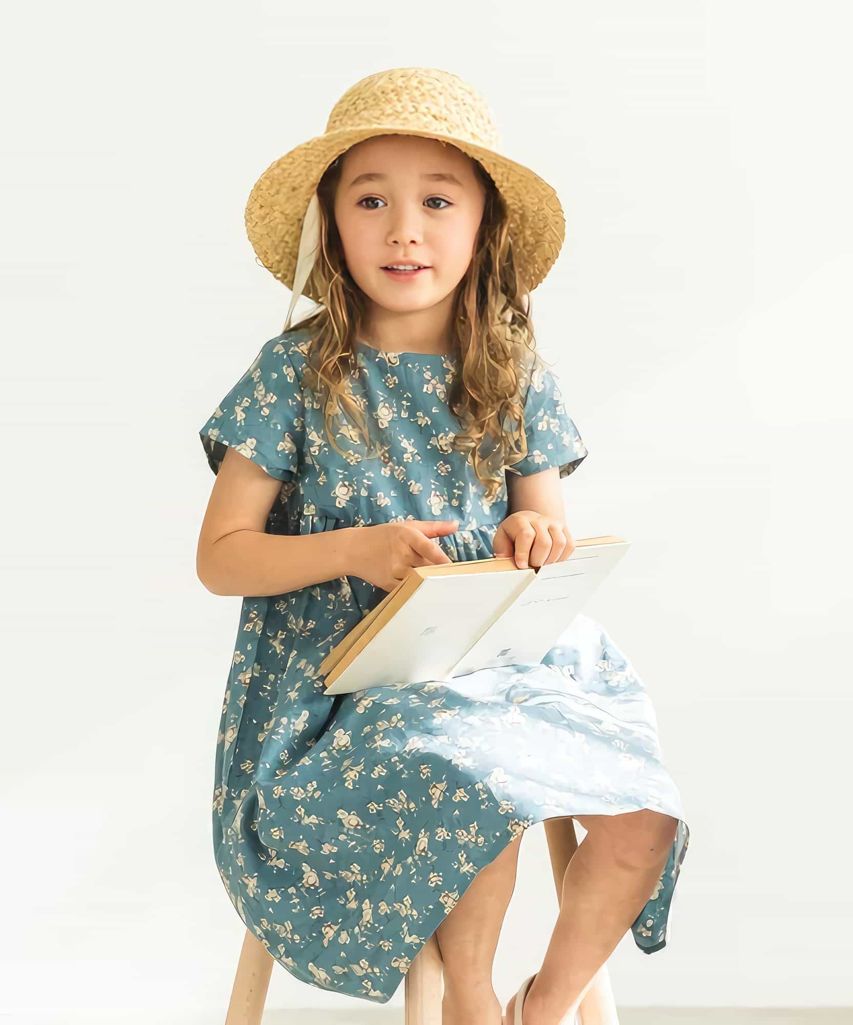 Girls casual blue dress, floral pattern, short sleeve, made of cotton, knee-length